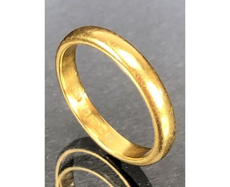 22ct Gold ring approx size 'M' &amp; 4.4g
