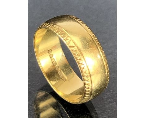 18ct Gold ring approx size 'M' &amp; 5.5g