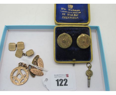 A 9ct Gold Masonic Pendant, together with a pair of 9ct gold cufflinks, the oval panels leaf engraved, on chain connections, 