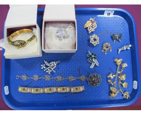 Decorative Modern Serpent Bangle, costume brooches, including filigree Solje brooch (damaged), a gilt metal charm bracelet wi