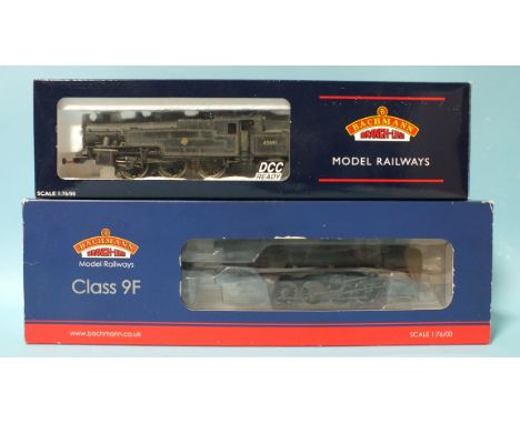 Bachmann OO Gauge, 32-859 BR Standard Class 9F 2-10-0 locomotive and tender no. 92233, boxed and 32-878 BR Fairburn 2-6-4 tan