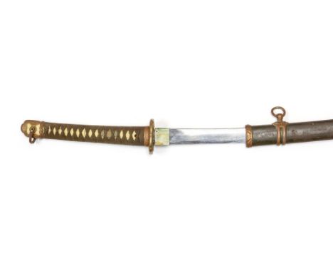 WW2 Japanese Officers Shin Gunto sword with 70cm long blade. Tang is signed. Complete with scabbard. Overall length 102cm.