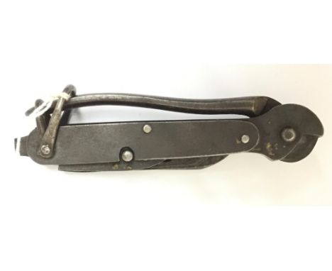 WW2 British SOE/OSS Multi tool escape knife. Contains six tools: wire cutters, two knives and three saw blades. Unmarked.