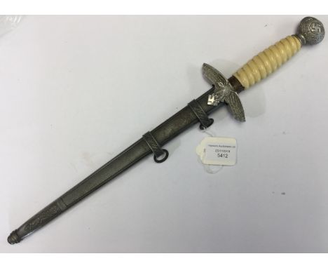 WW2 Third Reich 2nd pattern Luftwaffe Offiziersdolch. Luftwaffe Officers dagger. White grip, missing grip wire. 25cm blade, n