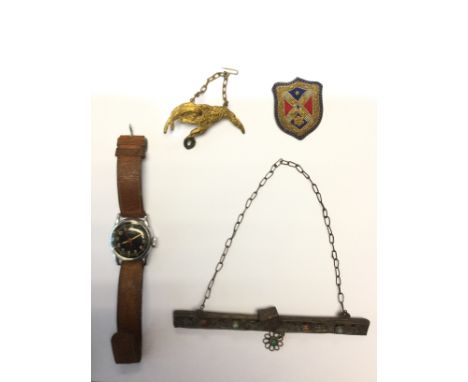 WW2 Polish Observers badge. Screwback fitting with chain. No makers marks. Gilt finish with green enamel wreath. Approx 60mm 