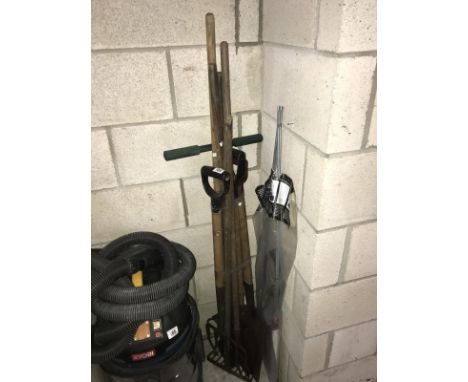 Quantity of garden tools etc.