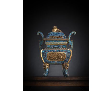 Feiner und seltener Cloisonné-Wehrauchbrenner mit feuervergoldeten Paneelen in Form eines 'fang ding'China, späte Qianlong-/J