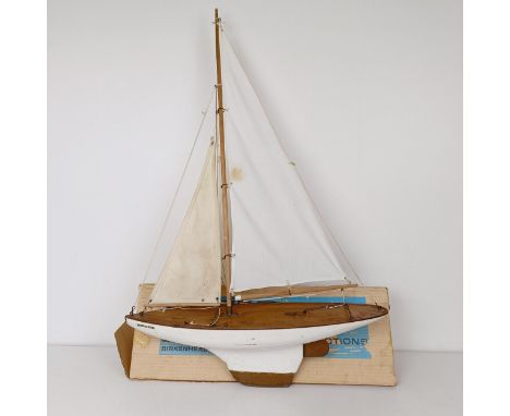 A Star pond yacht, Pacific Star, 50 cm, with a Star vintage box (2) 