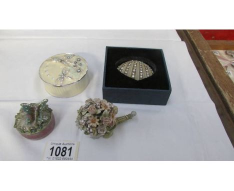 4 pretty trinket boxes.