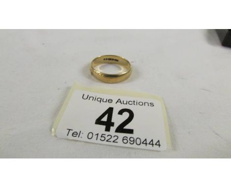 A 9ct gold wedding ring, size W, 4.5 grams. ****Condition report**** In good conditionIt is 6mm