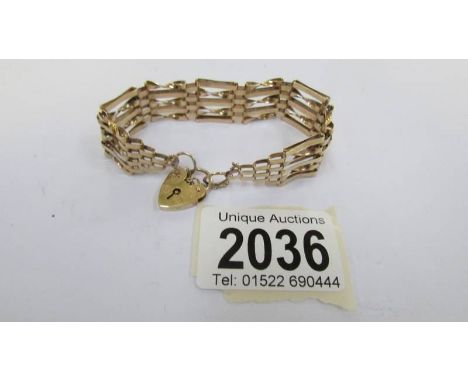A 9ct gold gate bracelet with padlock.  11.4 grams.