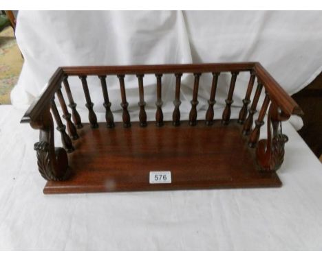 A mahogany book rack. ****Condition report**** Late 20th century.
Some slight scuffing on 1 corner, otherwise in good conditi