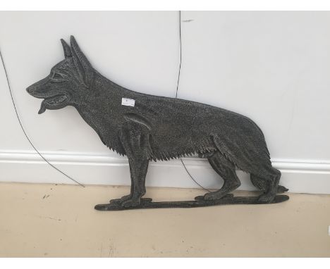 A metal gate sign of a german shepherd