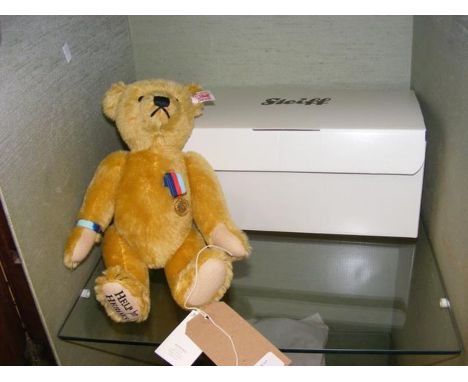 A modern Steiff collectable bear with original box and certificate - 28cms