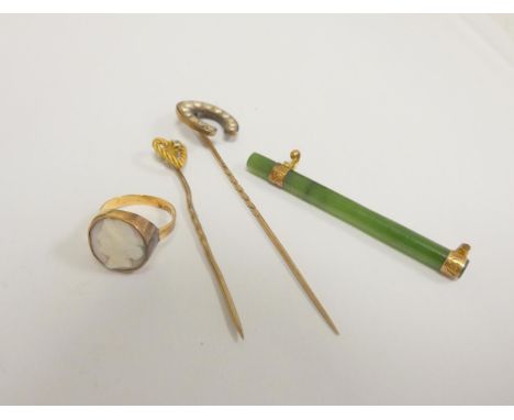 Gold jewellery to include a Georgian 18ct gold ring with shell cameo, a 15ct gold stick pin, another of horseshoe form with g