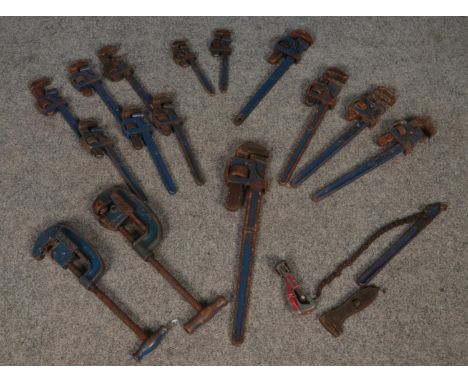 A quantity of hand tools. Record adjustable spanners No. 10, 14, 18, 24. To include Record vices No 102, 202.  