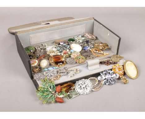 A large quantity of costume brooches, to include cameo, enamel and polished stone examples.  