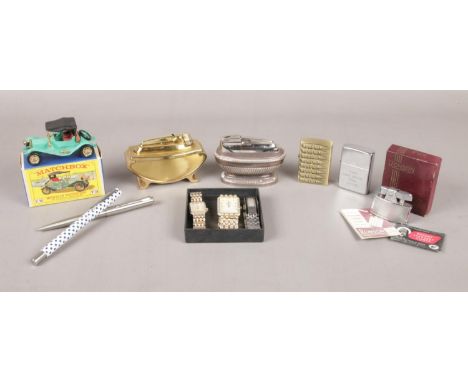 A selection of collectables. To include personalised Zippo lighter, a Ronson lighter in box and table lighter, a boxed Matchb