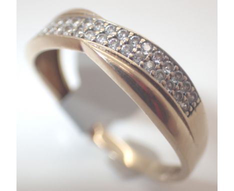 9ct gold crossover half eternity ring, size R