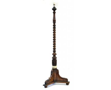 AN OAK SPIRAL TURNED STANDARD LAMP, 147CM H
