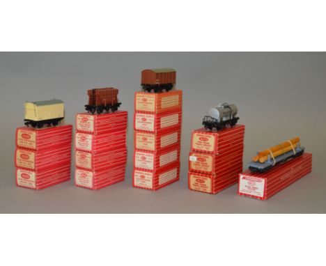 OO Gauge. Hornby Dublo. 16 x boxed rolling stock. To include 4612 bogie timber wagon (Repro in repro box), 4 x 4626 Presflo B