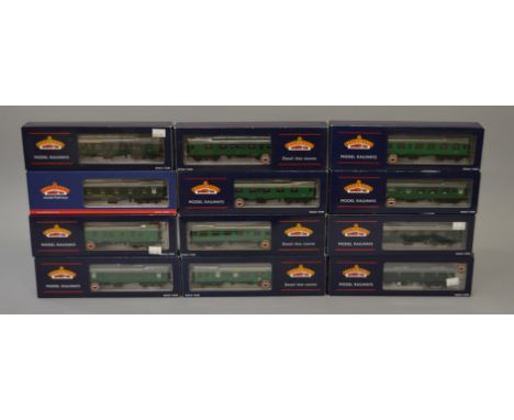 OO Gauge. Bachmann 12 x BR  MK1 coaches, Southern livery. VG boxed