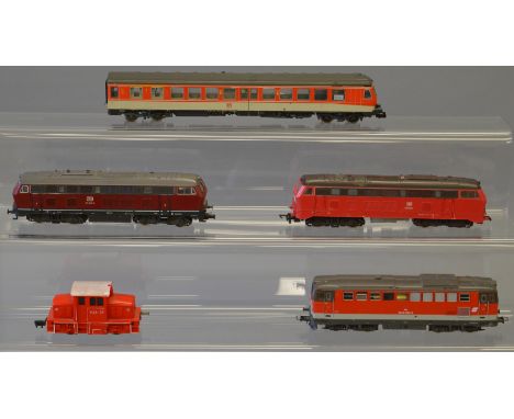 H0 scale Lima, Roco & Fleichmann 5 x locomotives. Overall F. some damage, buffers missing etc.