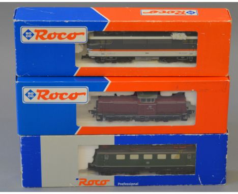 H0 scale. Roco. 3 x locomotives. Overall F, some damage, buffers missing, etc