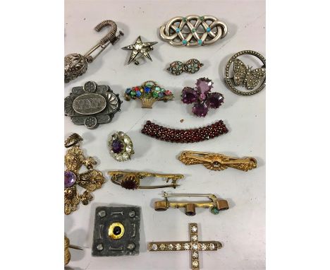 Collection of antique and vintage costume jewellery 