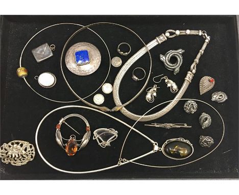 Collection of Vintage and Later silver and silver coloured  Jewellery 