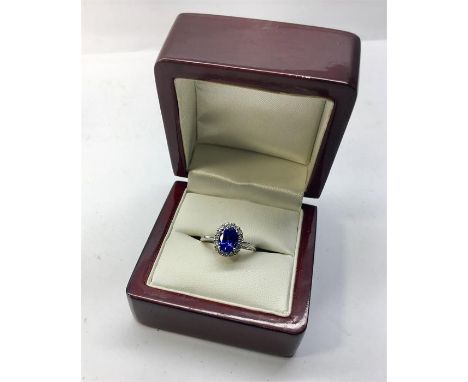 18ct White Gold Diamond & Tanzanite Dress Ring weight 4g