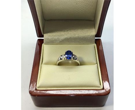 18ct White Gold Diamond & Tanzanite Dress Ring weight 4g