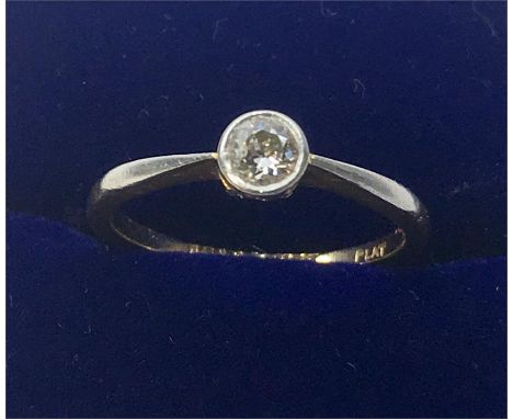 Vintage 18ct Gold & Plat Diamond Ring Diamond measures approx 4mm dia  weight of ring 1.8g