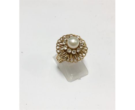 High Carat Gold & Pearl Dress Ring weight 5.5g