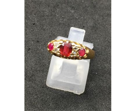 Antique 18ct Gold Ruby & Diamond set Ring weight 2.6g