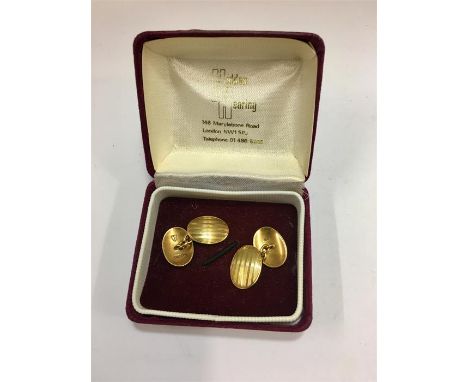 Pair of Vintage 18ct Gold Cufflinks full 18ct gold hallmarks makers initials JC Weight 11.2 g