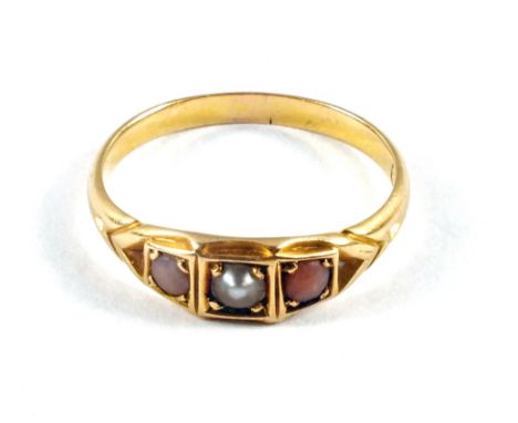 An 18ct Gold Pearl and Coral set ring, size P