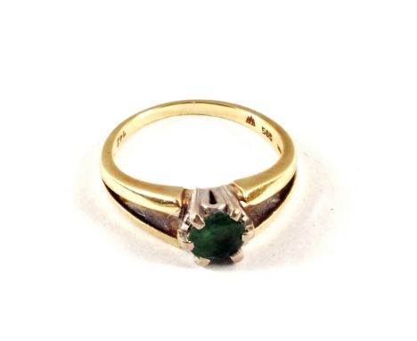 A 14ct Gold green stone set ring, size K