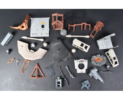 Star Wars - a collection of assorted original vintage Kenner / Palitoy made Star Wars action figure and playset accessories. 