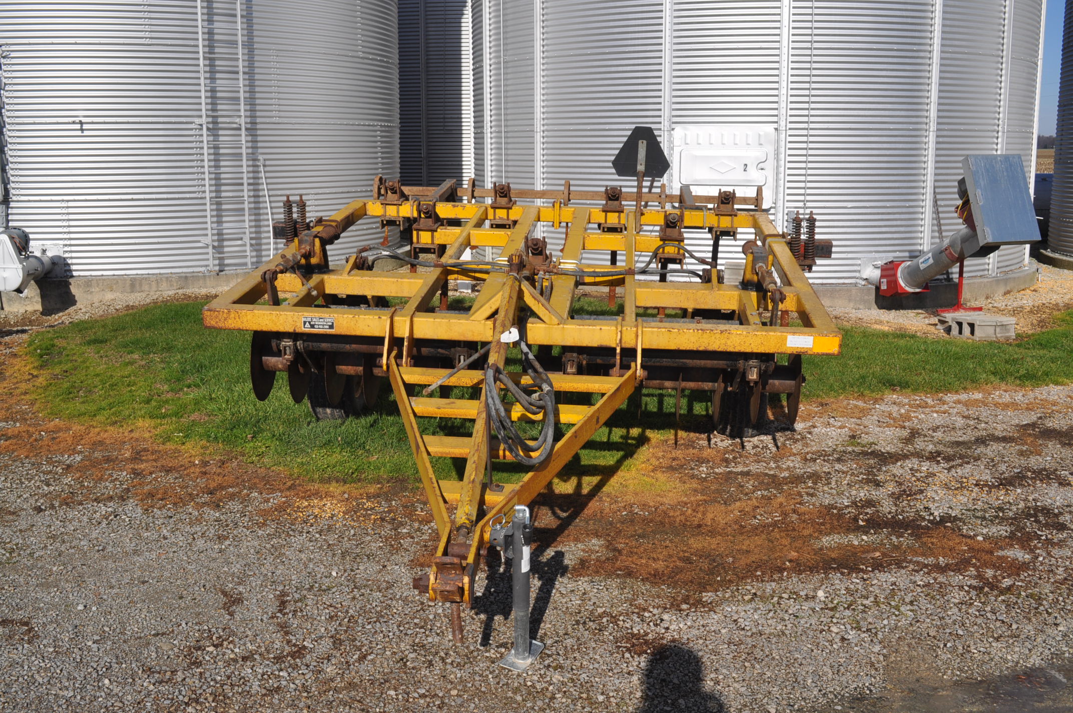 Landoll 1200, 7 shank Soil Master disc chisel plow, with rear leveler