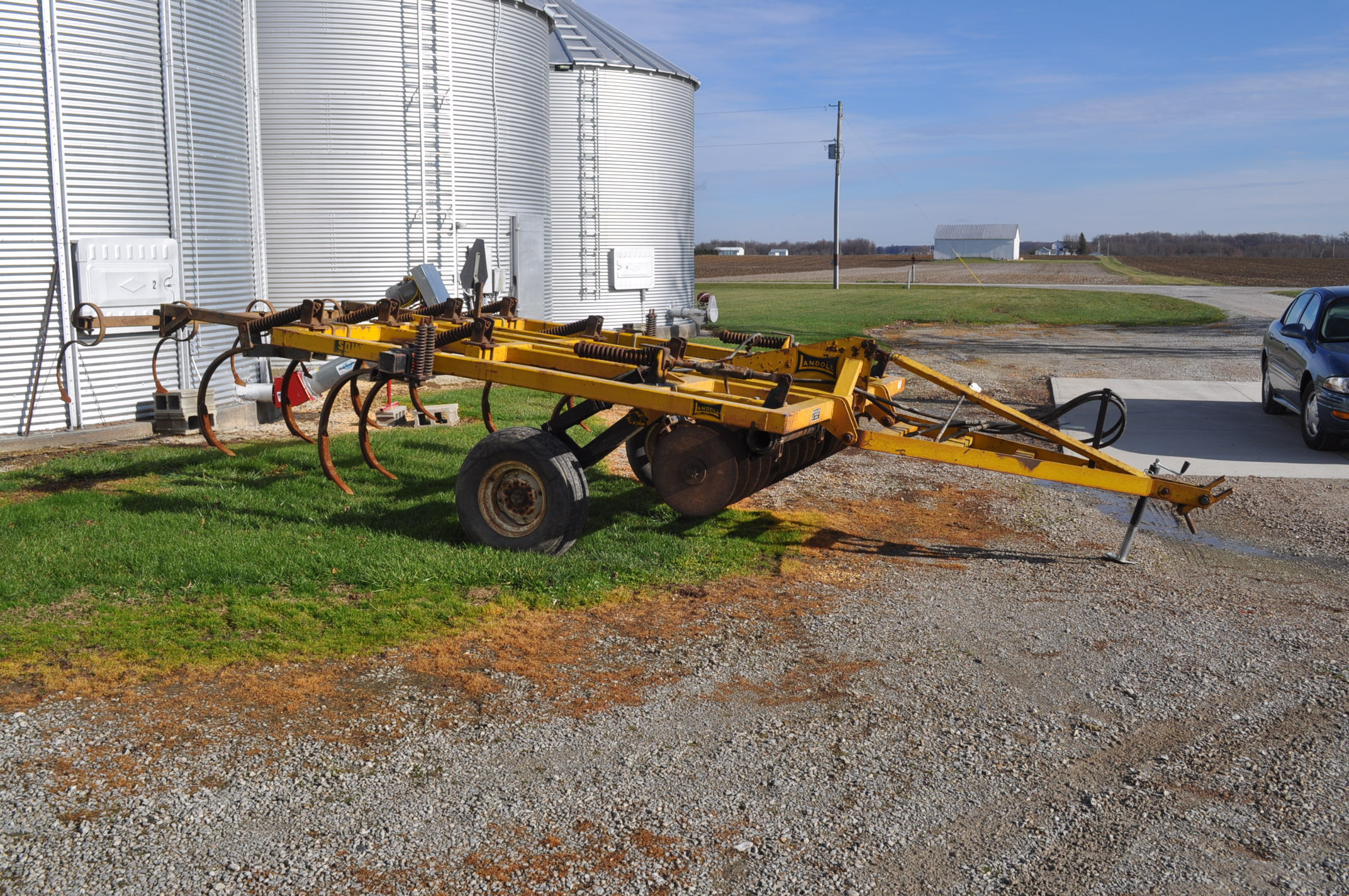 Landoll 1200, 7 shank Soil Master disc chisel plow, with rear leveler