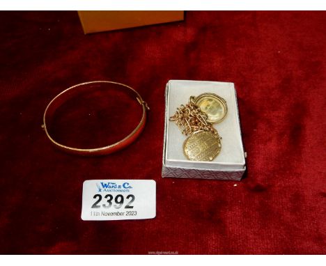 A 9ct gold plated bangle with etched detail (****NOT solid gold) and a yellow metal locket (a/f.) and chain.