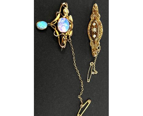 An Art Nouveau yellow metal brooch with central clear opalescent cabochon stone with smaller opal drop, 3.7gms and a 9ct gold