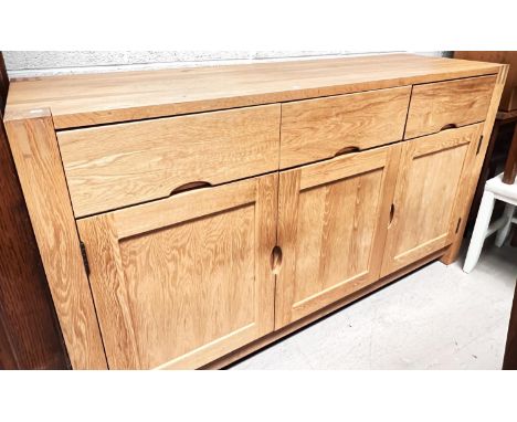 A modern light oak sideboard with 3 drawers and 2 doors, length 149cm, height 90cm 