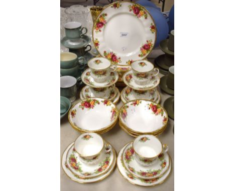 A Staffordshire Elizabethan English Garden dinner and tea service, printed with summer flowers, comprising six dinner plates,