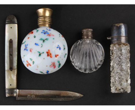 Mixed lot: 3 glass perfume bottles (2 with silver tops) all with original glass stoppers and a silver and mother of pearl fru