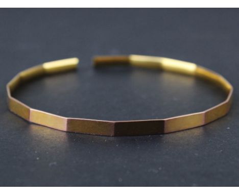 9ct Gold Bangle weight 10.5 grams