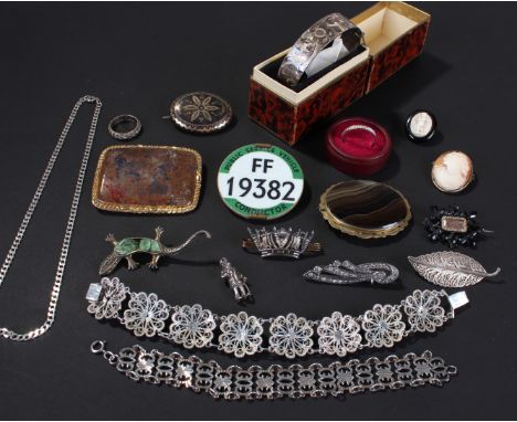 Mixed bag of jewellery to include agate and jet brooches silver bracelets,brooches and bangle weight 190 grams