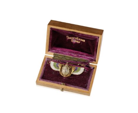 19TH CENTURY EGYPTION REVIVAL WINGED SCARAB BROOCH, the scarab reverse engraved, the wings decorated with rows of white, gree