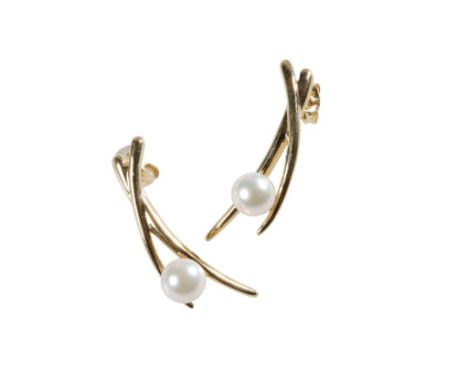 YELLOW GOLD EARRINGS, 18ct, set with cultured akoya pearl drops. 